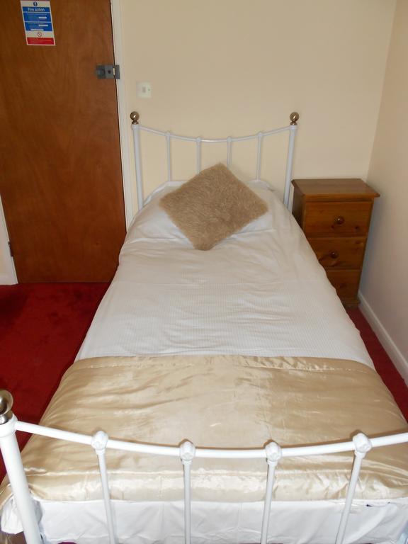 The Glan Yr Afon Inn Holywell  Δωμάτιο φωτογραφία