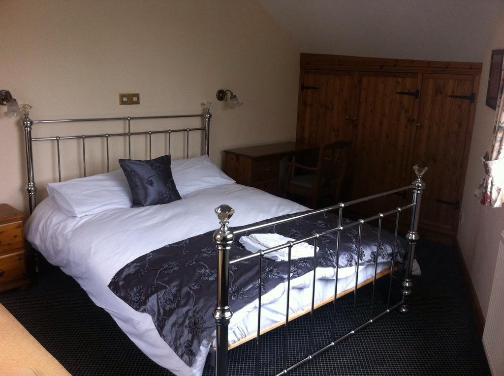 The Glan Yr Afon Inn Holywell  Δωμάτιο φωτογραφία