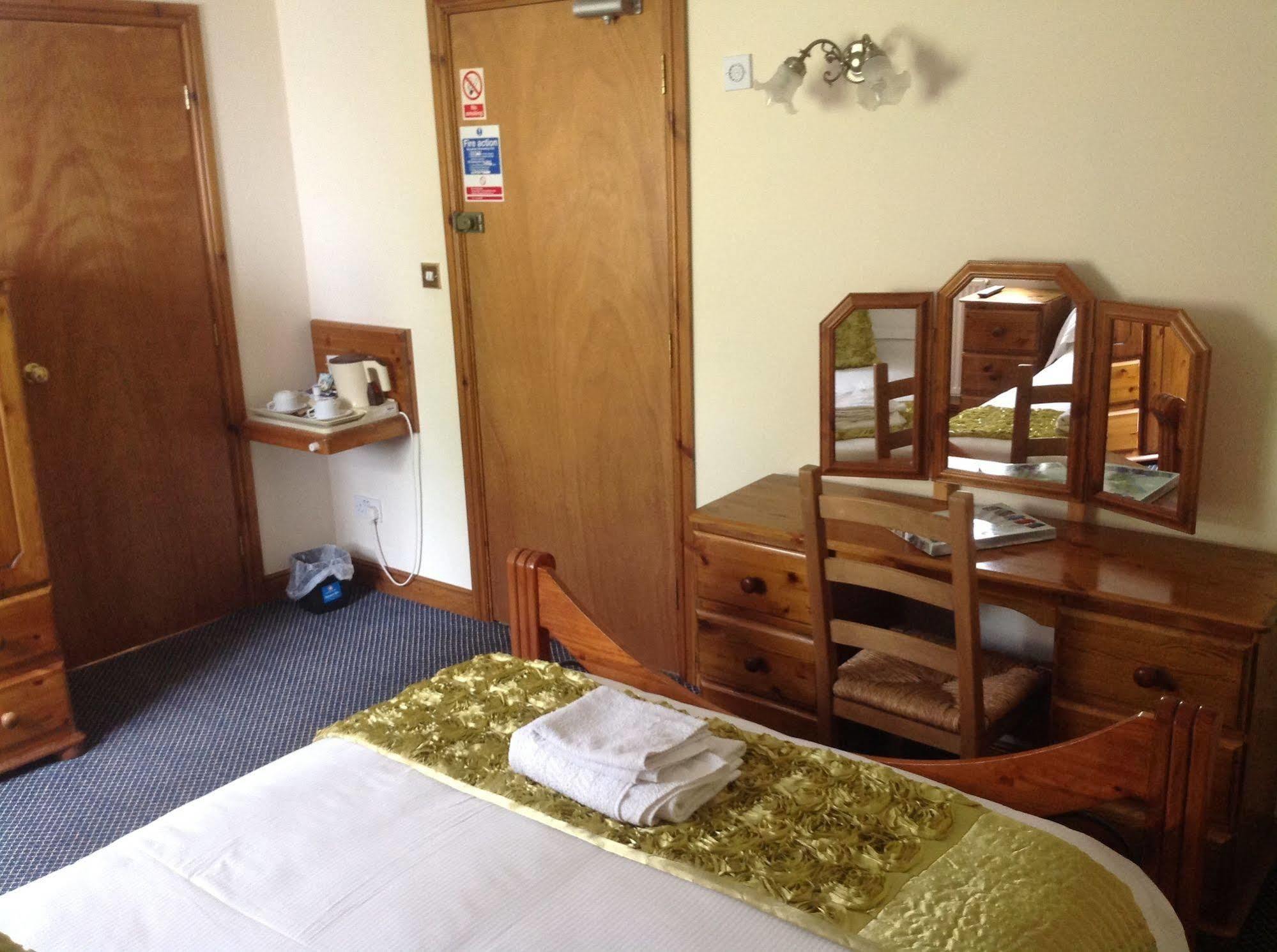 The Glan Yr Afon Inn Holywell  Εξωτερικό φωτογραφία