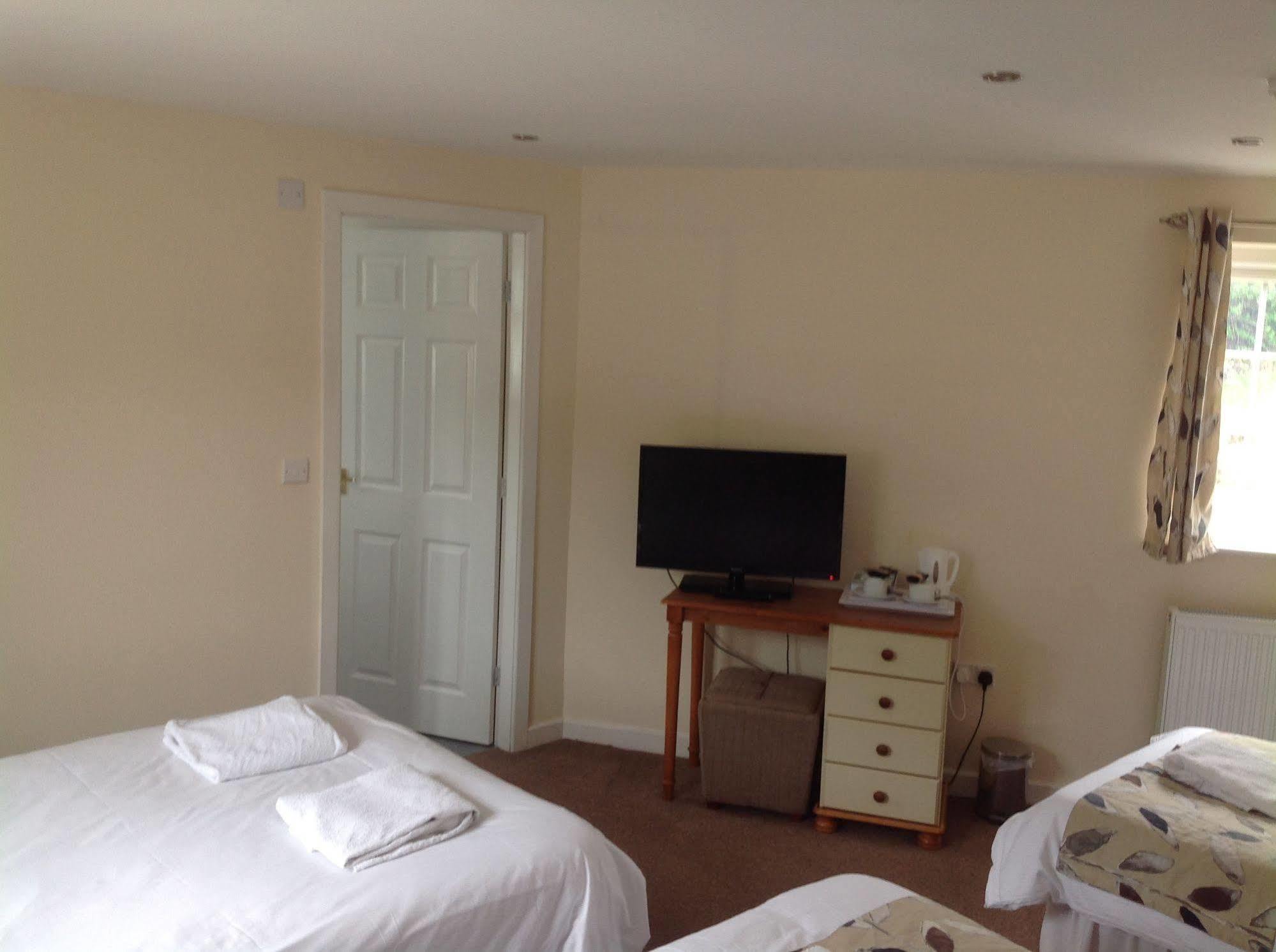 The Glan Yr Afon Inn Holywell  Εξωτερικό φωτογραφία