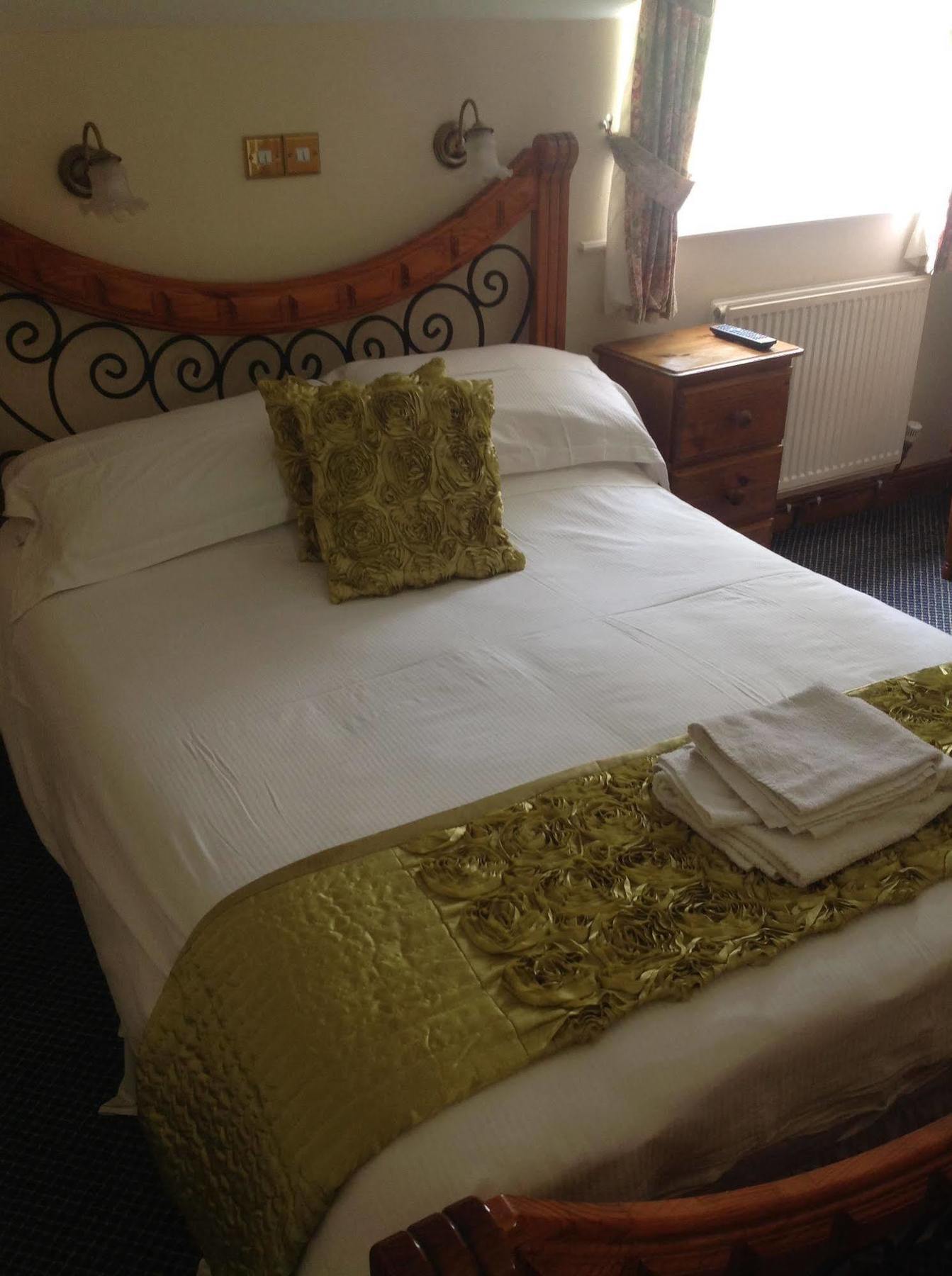The Glan Yr Afon Inn Holywell  Εξωτερικό φωτογραφία